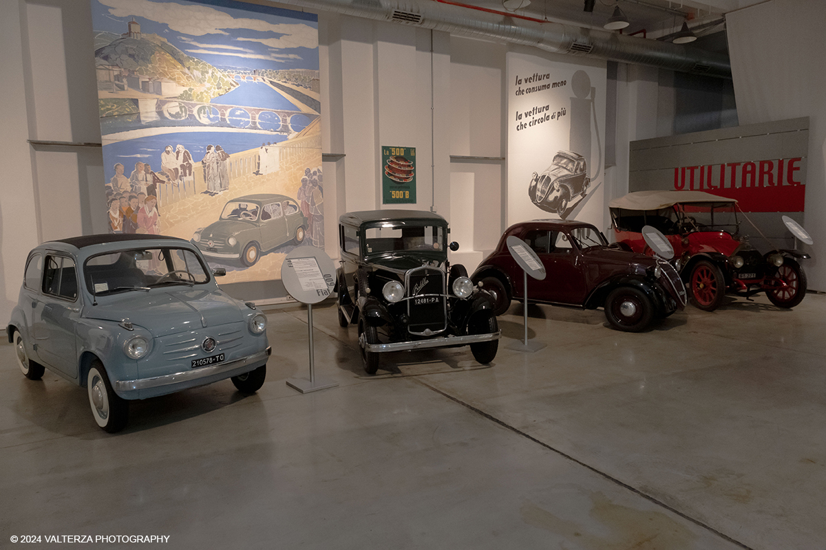 _DSF1305.jpg - 12/07/2024.Torino. Inaugurato nel 1963, il Centro Storico Fiat ha sede in un edificio liberty che fu il primo ampliamento (1907) delle officine di corso Dante dove nacque l'azienda. Ora il Centro Storico ospita una collezione di automobili, cimeli, modellini e manifesti pubblicitari che copre l'intera storia dell'azienda. In concomitanza con le storiche celebrazioni di FIAT, il Centro Storico FIAT eâ€™ aperto al pubblico Venerdi 12, Sabato 13, Domenica 14 per rendere omaggio alla leggendaria Mefistofele, realizzata nel 1923 dallâ€™inglese Ernest Eldridge, e al suo record di velocitÃ  di 234.98 km/h conquistato 100 anni fa. Nella foto parte dell'allestimento del piano terra