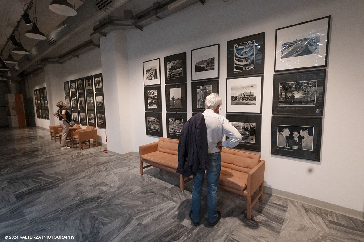 _DSF4301.jpg - 12/07/2024.Torino. Inaugurato nel 1963, il Centro Storico Fiat ha sede in un edificio liberty che fu il primo ampliamento (1907) delle officine di corso Dante dove nacque l'azienda. Ora il Centro Storico ospita una collezione di automobili, cimeli, modellini e manifesti pubblicitari che copre l'intera storia dell'azienda. In concomitanza con le storiche celebrazioni di FIAT, il Centro Storico FIAT eâ€™ aperto al pubblico Venerdi 12, Sabato 13, Domenica 14 per rendere omaggio alla leggendaria Mefistofele, realizzata nel 1923 dallâ€™inglese Ernest Eldridge, e al suo record di velocitÃ  di 234.98 km/h conquistato 100 anni fa. Nella foto in visita al centro storico