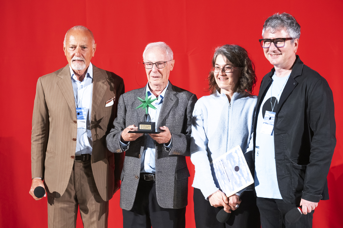 _DSF5712.jpg - 04/06/2024. Torino. Consegna premio Stella della Mole all'illustratore Bruno Bozzetto nell'ambito della inaugurazione del Festival CinemAmbiente. Nella foto Enzo Ghigo, Bruno Bozzetto, Lia Furxhi e Domenico De Gaetano