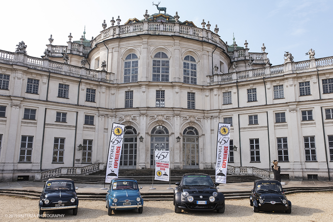 _DSF7872.jpg - 06-10-2019. Torino. La tappa autunnale della 457 Experience fa richiamo a ciÃ² che accadde a Stupinigi il 18 Ottobre 1955, quando venne presentato il prototipo della futura 500, all'epoca ancora sotto il nome di progetto 400: il progetto 400 venne poi re-ingegnerizzato nel progetto 450 ed infine messo in vendita nel 1957 con il nome di â€œNuova 500â€�, dalle cui cifre di transizione la nascita del progetto 457 firmato da Ruzza Torino, acronimo e sintesi delle origini dell'utilitaria italiana. Nella foto le 500 e le Giannini gioielli della manifestazioene schierate nel cortile della Palazzina di caccia di Stupinigi