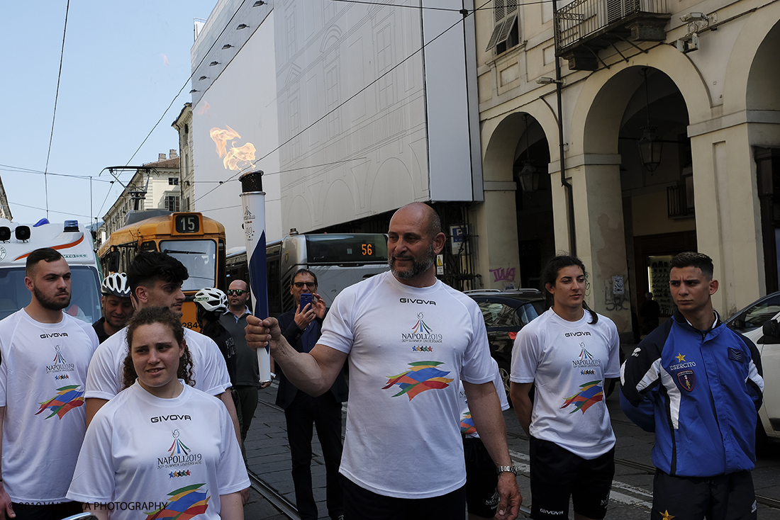 _DSF6531.jpg - 4/06/2019.Torino, Cerimonia di accensione della fiaccola del sapere della 30esima Universiade Estiva Napoli 2019. Nella foto il primo tedoforo Davide Tizzano si appresta a percorrere la prima frazione con la torcia per le vie di Torino.