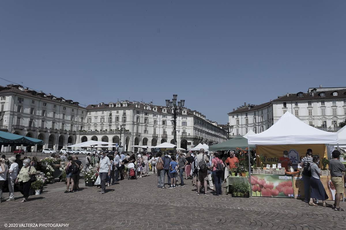 _DSF0076.jpg - 28/06/2020. Torino. Si rinnova l'appuntamento con i vivaisti e con i produttori Agricoli in Piazza Vittorio. AgriFlor Ã¨ realizzato in collaborazione con Rinascente, partner dellâ€™iniziativa. Lo Store in via Lagrange ha ospitato â€œiniziative e talkâ€� allâ€™interno dellâ€™Exhibition Area al piano -1, giÃ  allestita a tema Design&Green con unâ€™incredibile varietÃ  di fiori e piante. Nella foto lo spazio dedicato alla manifestazione in piazza Vittorio Veneto.