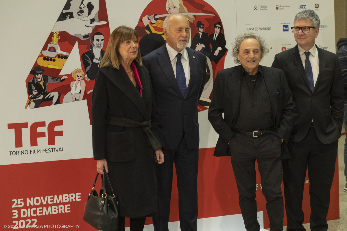 _DSF9032-2.jpg - 25/11/2022. Torino. Teatro Regio, Photocall per l'inaugurazione del 40mo TFF. Nella foto Gianna Pentenero assessore al comune di Torino, Enzo Ghigo Presidente del Museo Nazionlale del Cinema e Domenico De Gaetano Direttore del Muse, Ugo Nespolo artista creatore del manifesto lee TFF