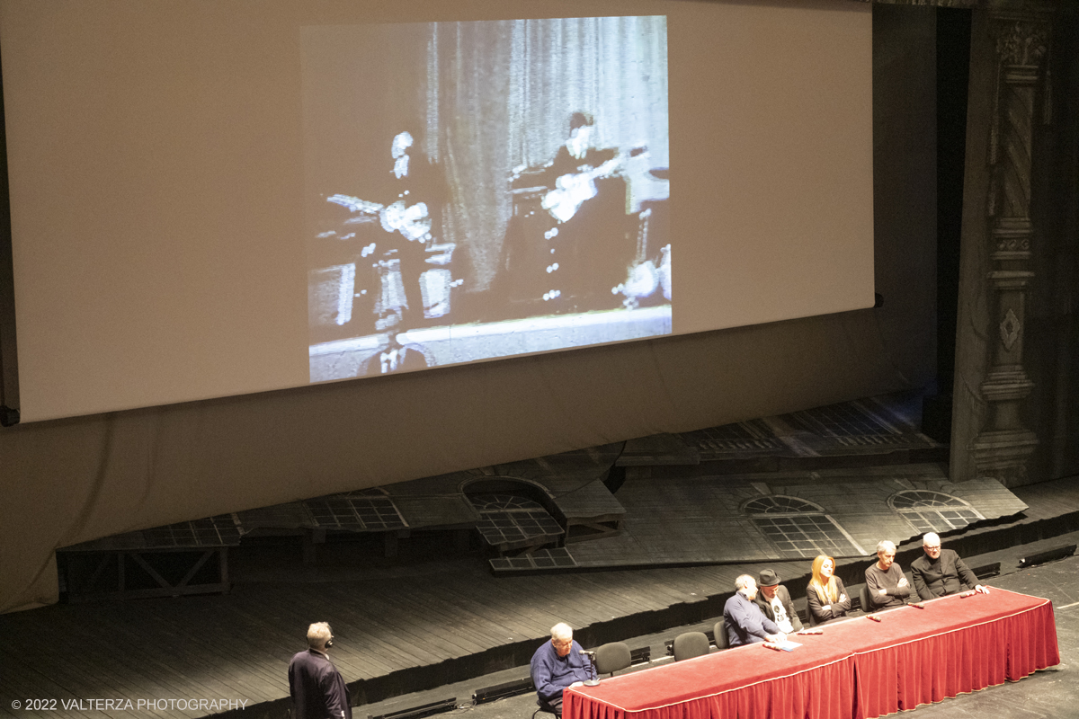 _DSF9431.jpg - 25/11/2022. Torino. Teatro Regio, Photocall per l'inaugurazione del 40mo TFF. Nella foto un momento della cerimonia di apertura sul palco del Teatro Regio  con Malcom Mc Dowell, Naomi, Samuel dei Subsonica ,David Grieco ed altri ospiti