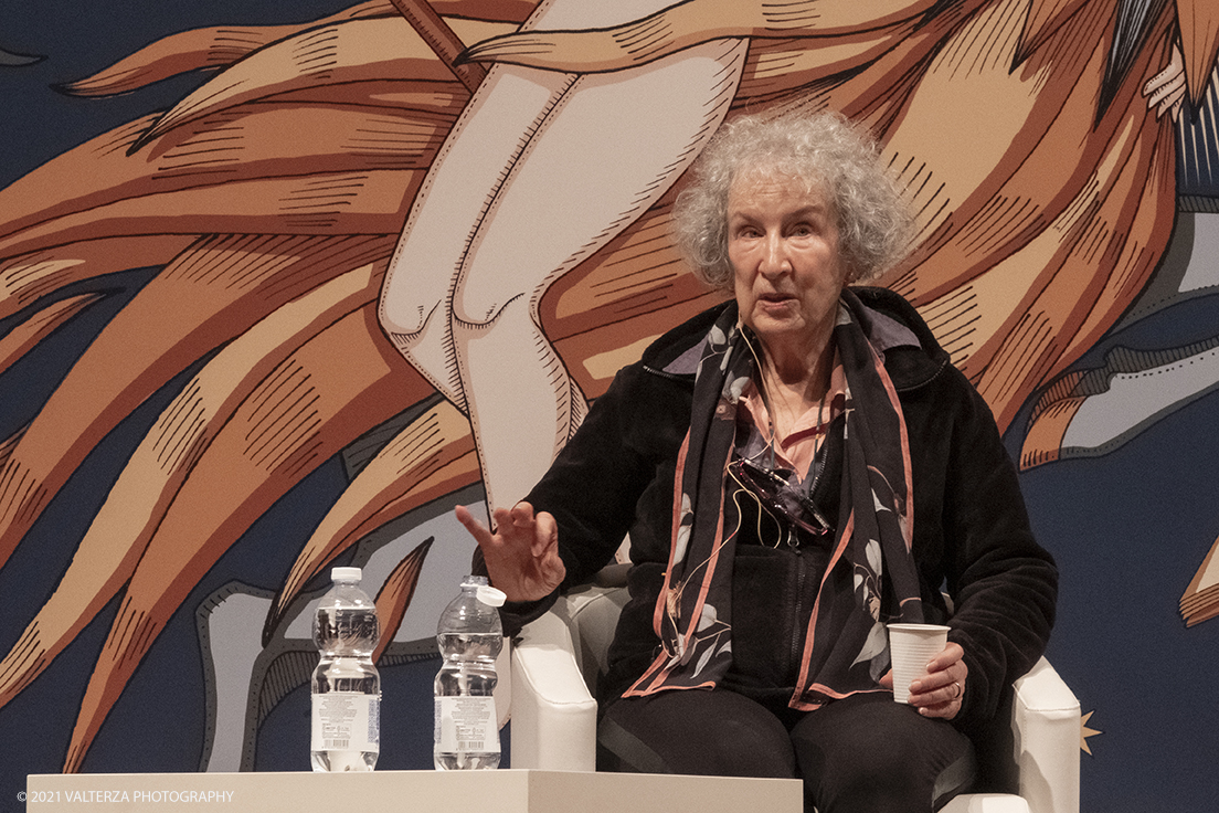 _DSF9723.jpg - 03/10/2021. Torino. In anteprima al Salone, l'incontro con Margaret Atwood, autrice canadese, Ã¨ tra le personalitÃ  piÃ¹ influenti della scena letteraria e culturale internazionale. Nella foto  Margaret Atwood