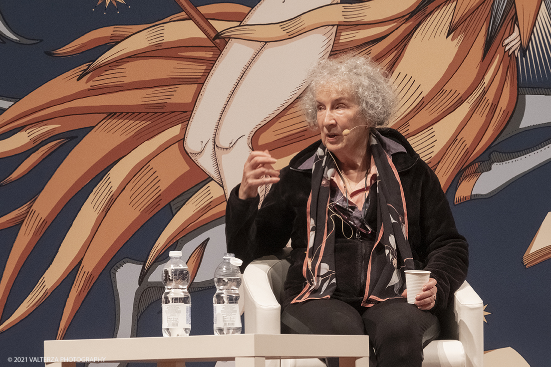 _DSF9731.jpg - 03/10/2021. Torino. In anteprima al Salone, l'incontro con Margaret Atwood, autrice canadese, Ã¨ tra le personalitÃ  piÃ¹ influenti della scena letteraria e culturale internazionale. Nella foto  Margaret Atwood