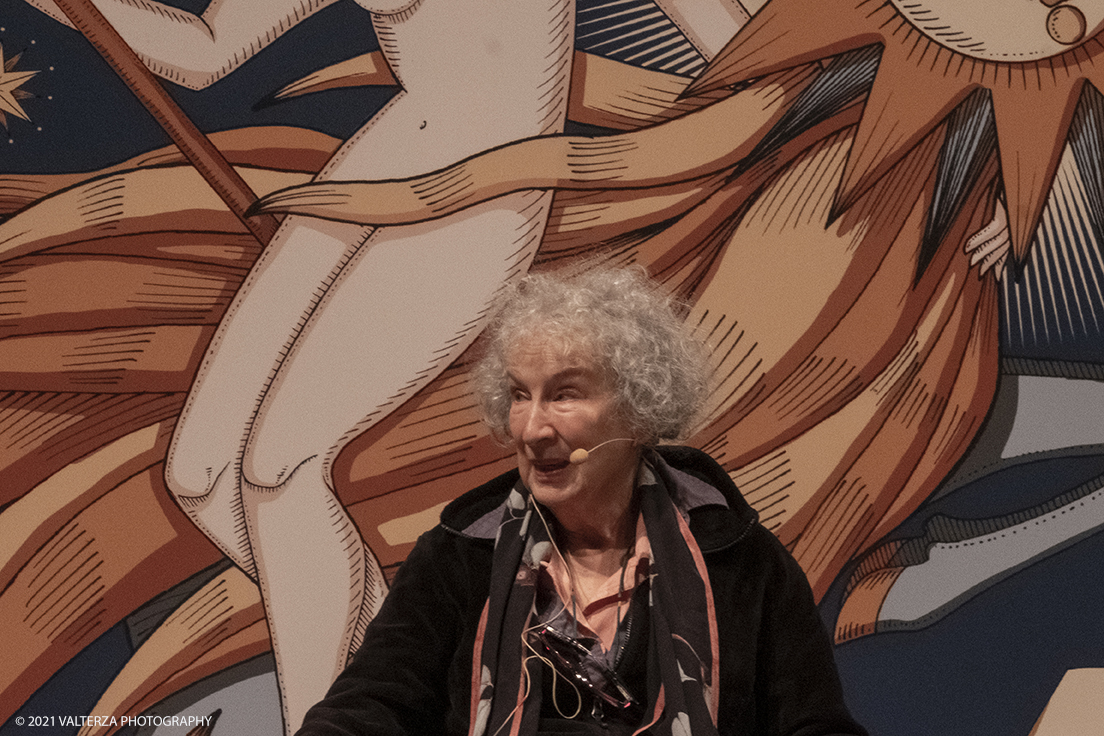 _DSF9747.jpg - 03/10/2021. Torino. In anteprima al Salone, l'incontro con Margaret Atwood, autrice canadese, Ã¨ tra le personalitÃ  piÃ¹ influenti della scena letteraria e culturale internazionale. Nella foto  Margaret Atwood