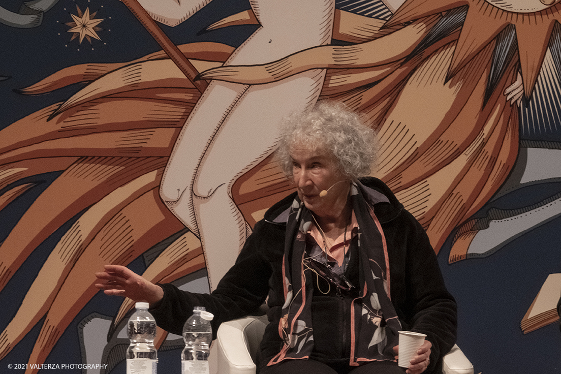 _DSF9751.jpg - 03/10/2021. Torino. In anteprima al Salone, l'incontro con Margaret Atwood, autrice canadese, Ã¨ tra le personalitÃ  piÃ¹ influenti della scena letteraria e culturale internazionale. Nella foto  Margaret Atwood