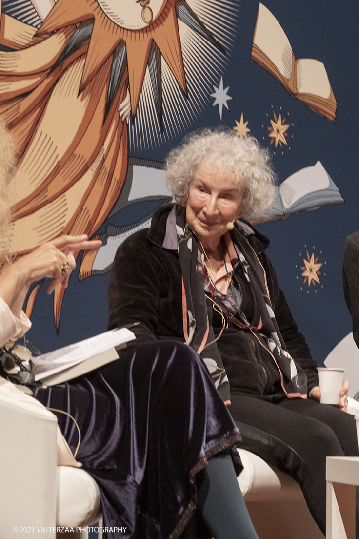 _DSF9808.jpg - 03/10/2021. Torino. In anteprima al Salone, l'incontro con Margaret Atwood, autrice canadese, Ã¨ tra le personalitÃ  piÃ¹ influenti della scena letteraria e culturale internazionale. Nella foto  Margaret Atwood