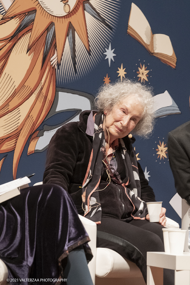 _DSF9813.jpg - 03/10/2021. Torino. In anteprima al Salone, l'incontro con Margaret Atwood, autrice canadese, Ã¨ tra le personalitÃ  piÃ¹ influenti della scena letteraria e culturale internazionale. Nella foto  Margaret Atwood