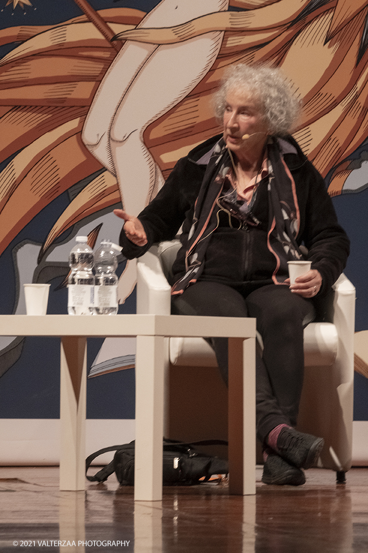 _DSF9907.jpg - 03/10/2021. Torino. In anteprima al Salone, l'incontro con Margaret Atwood, autrice canadese, Ã¨ tra le personalitÃ  piÃ¹ influenti della scena letteraria e culturale internazionale. Nella foto  Margaret Atwood