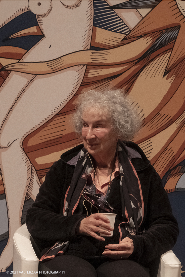 _DSF9919.jpg - 03/10/2021. Torino. In anteprima al Salone, l'incontro con Margaret Atwood, autrice canadese, Ã¨ tra le personalitÃ  piÃ¹ influenti della scena letteraria e culturale internazionale. Nella foto  Margaret Atwood