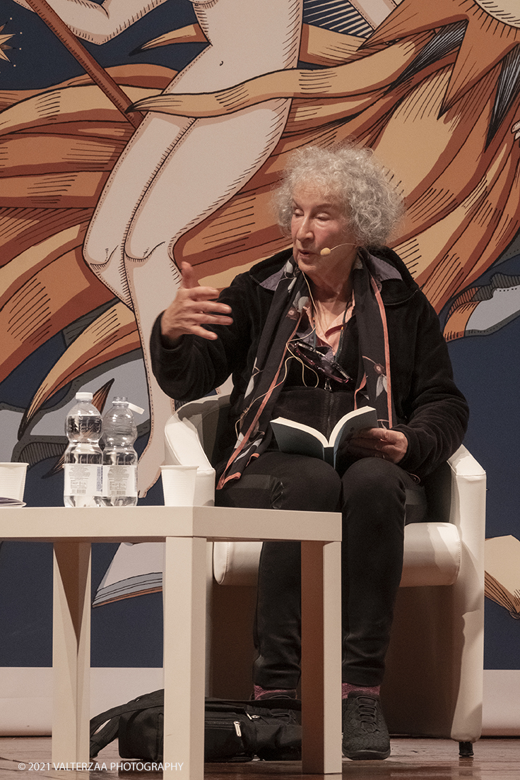 _DSF9947.jpg - 03/10/2021. Torino. In anteprima al Salone, l'incontro con Margaret Atwood, autrice canadese, Ã¨ tra le personalitÃ  piÃ¹ influenti della scena letteraria e culturale internazionale. Nella foto  Margaret Atwood