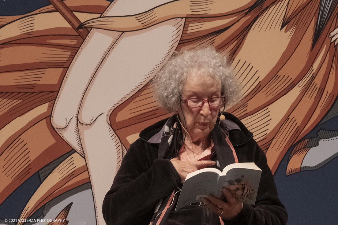 _DSF9961.jpg - 03/10/2021. Torino. In anteprima al Salone, l'incontro con Margaret Atwood, autrice canadese, Ã¨ tra le personalitÃ  piÃ¹ influenti della scena letteraria e culturale internazionale. Nella foto  Margaret Atwood