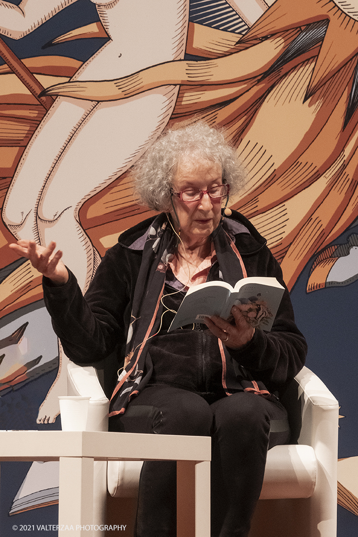 _DSF9963.jpg - 03/10/2021. Torino. In anteprima al Salone, l'incontro con Margaret Atwood, autrice canadese, Ã¨ tra le personalitÃ  piÃ¹ influenti della scena letteraria e culturale internazionale. Nella foto  Margaret Atwood