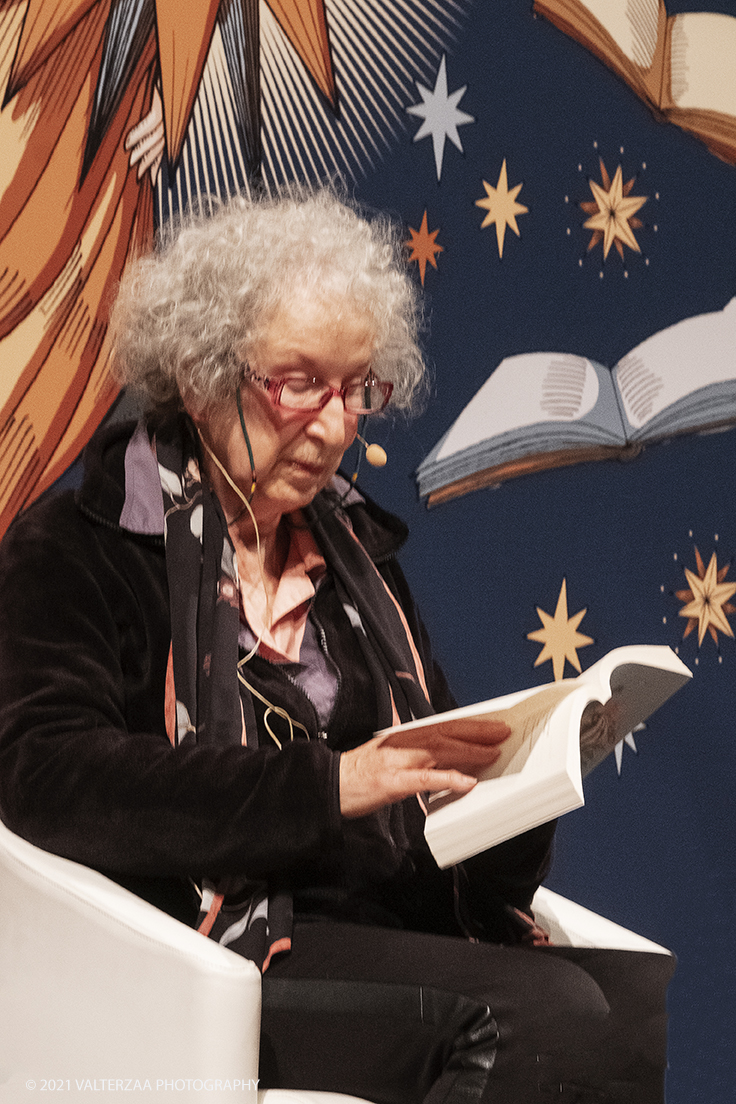 _DSF9971.jpg - 03/10/2021. Torino. In anteprima al Salone, l'incontro con Margaret Atwood, autrice canadese, Ã¨ tra le personalitÃ  piÃ¹ influenti della scena letteraria e culturale internazionale. Nella foto  Margaret Atwood