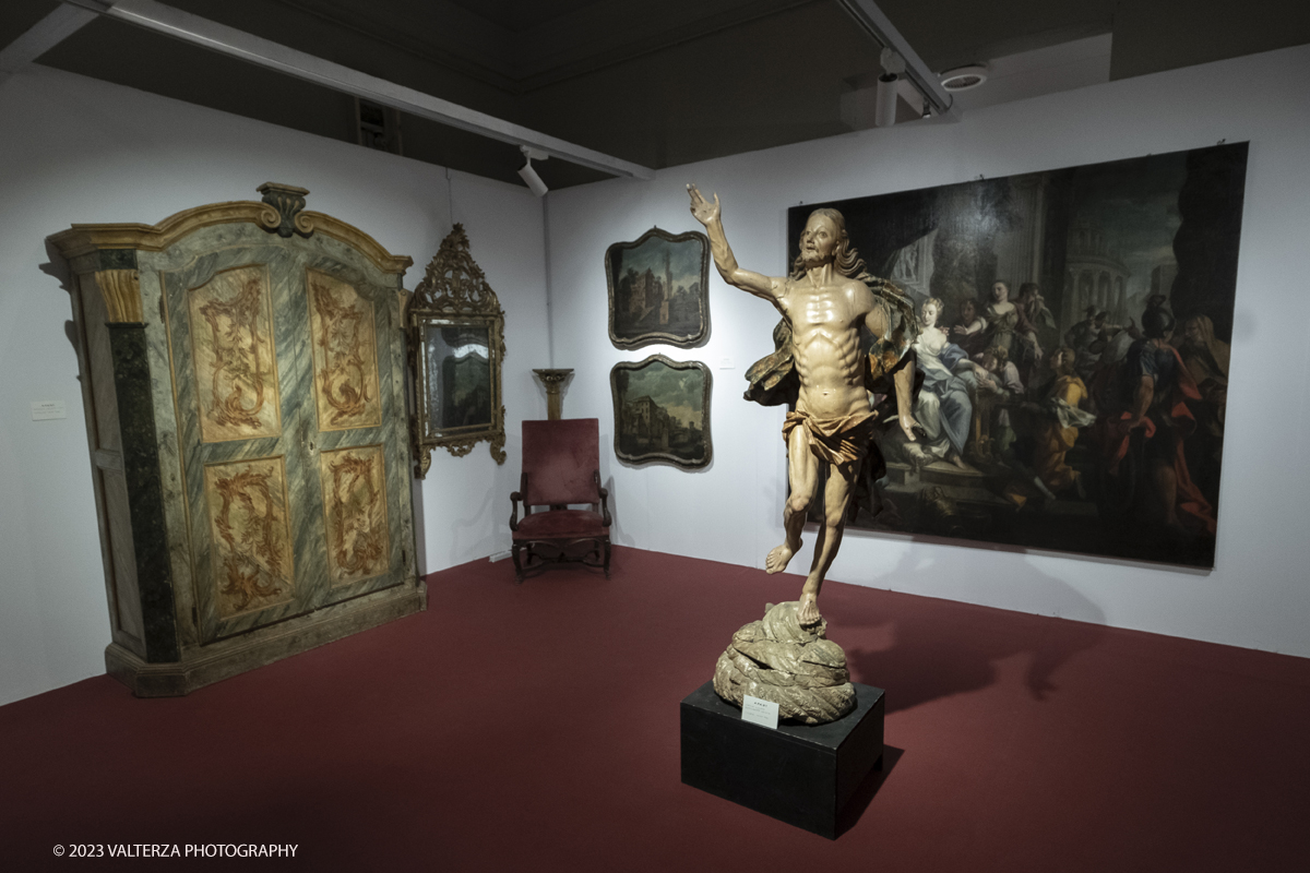 _DSF9242.jpg - 02/02/2023. Torino,  giunta alla settima edizione la mostra si consolida come il piÃ¹ importante appuntamento in Piemonte per il mondo dellâ€™antiquariato e tra i piÃ¹ rilevanti a livello nazionale. Galleria: Alberto Saracco AntichitÃ  Santo Stefano Belbo (CN)