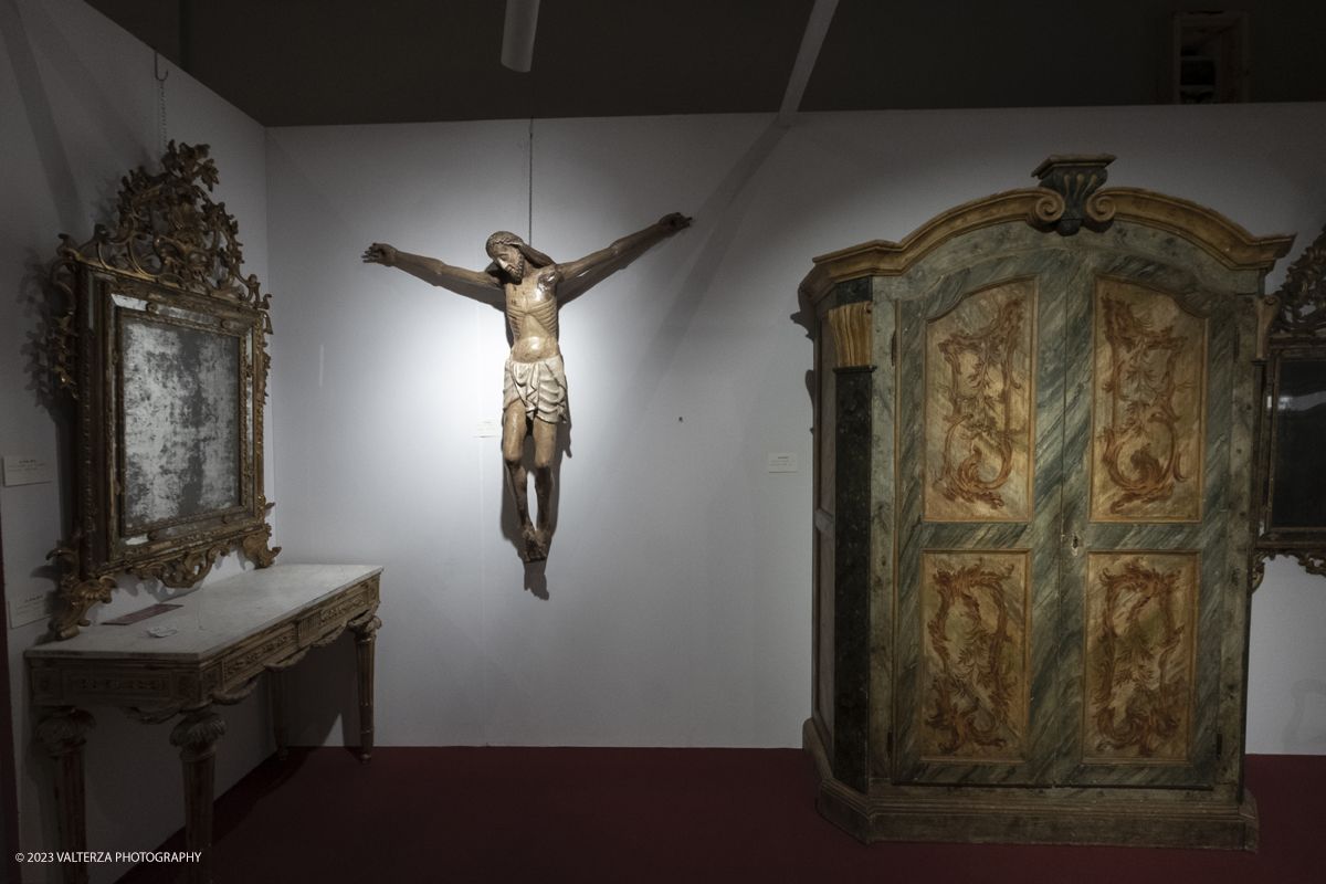 _DSF9246.jpg - 02/02/2023. Torino,  giunta alla settima edizione la mostra si consolida come il piÃ¹ importante appuntamento in Piemonte per il mondo dellâ€™antiquariato e tra i piÃ¹ rilevanti a livello nazionale. Galleria: Alberto Saracco AntichitÃ  Santo Stefano Belbo (CN)