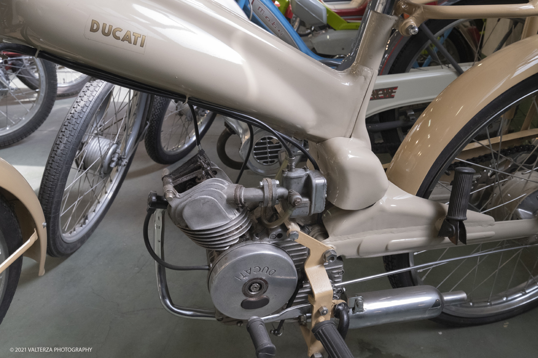 _DSF9587.jpg - 19/04/2021.Torino. Ducati Cucciolo T3; 1949. Il Cucciolo Ã¨ un modello con micromotore prodotto dalla Ducati dal 1945 al 1958. In breve il Cucciolo divenne il simbolo di un'epoca ed i successi commerciali furono ben superiori alle piÃ¹ rosee aspettative.