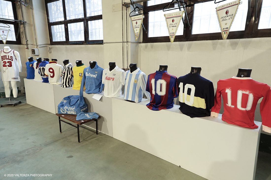 _G3I7808.jpg - 07/12/2020. Torino. Cimeli sportivi dei grandi campioni di ciclismo, calcio e basket. Nella foto prestigiosa collezione di maglie, tra cui molte autografate da Maradona, che andranno all'asta.