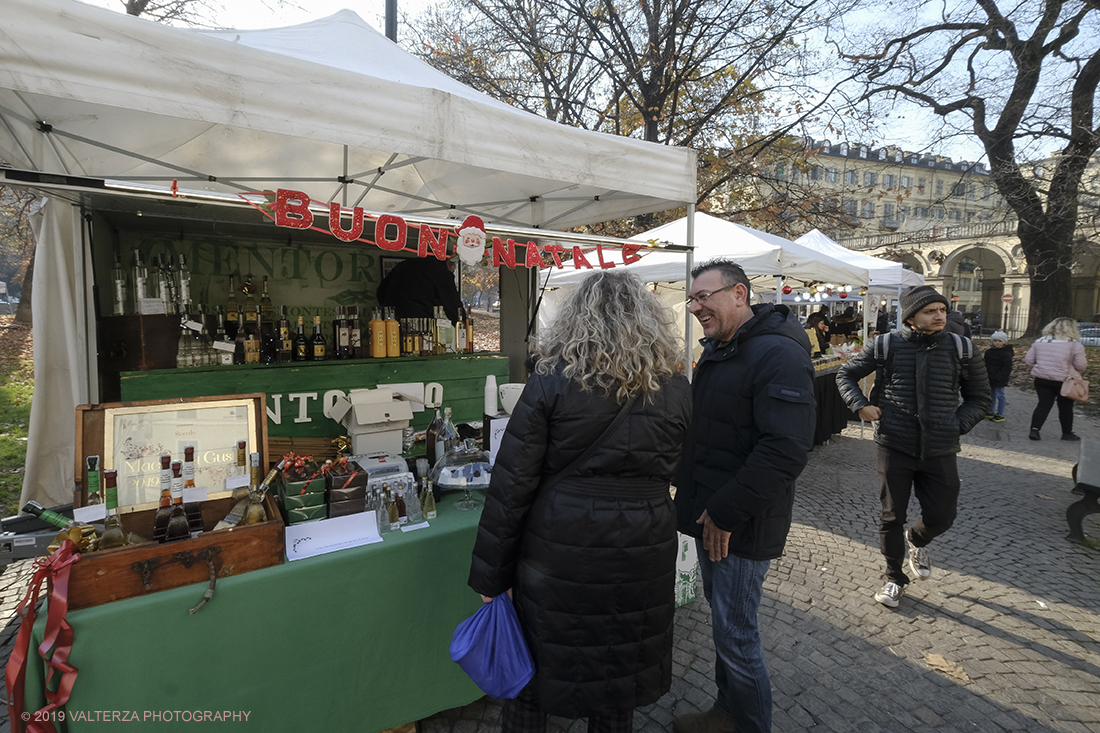 _DSF0250.jpg - 08/12/2019. Torino. La cittÃ  si prepara per la grande celebrazione di fine anno. Nella foto mercatino di Natale al giardino Sambuy di piazza Carlo Felice