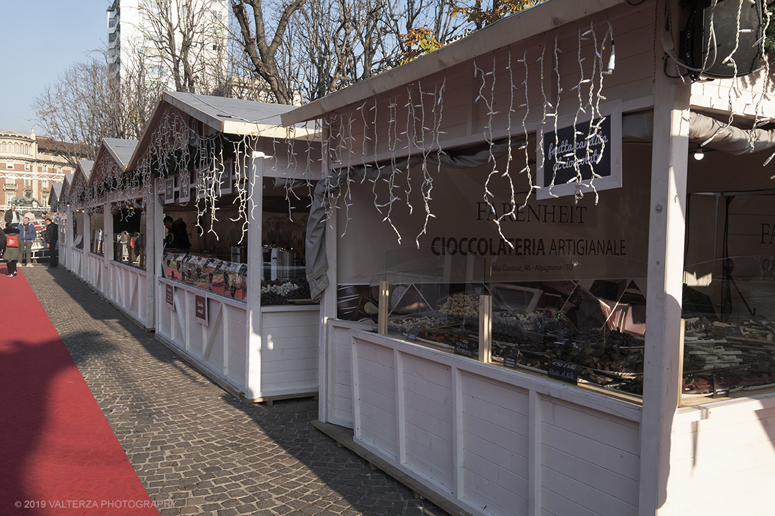 _DSF0349.jpg - 08/12/2019. Torino. La cittÃ  si prepara per la grande celebrazione di fine anno. Nella foto mercatino di Natale in piazza Solferino