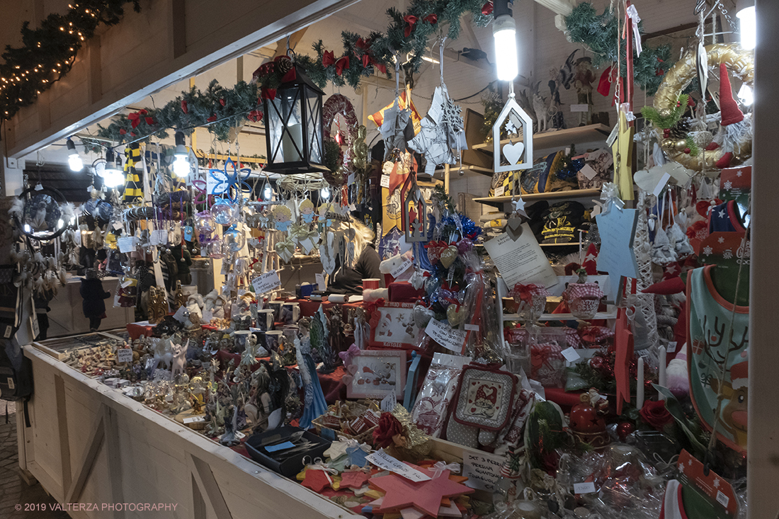 _DSF8204.jpg - 08/12/2019. Torino. La cittÃ  si prepara per la grande celebrazione di fine anno. Nella foto mercatino di Natale al cortile del Maglio.