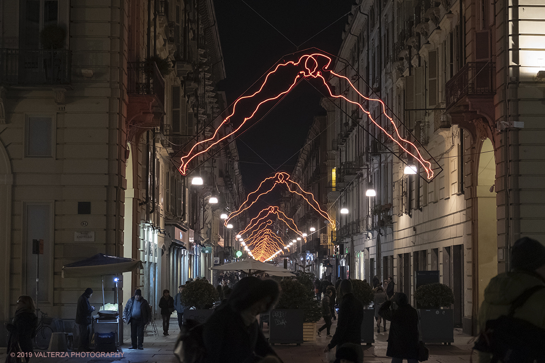 _DSF8210.jpg - 08/12/2019. Torino. La cittÃ  si prepara per la grande celebrazione di fine anno. Nella foto luci d'artista in una via del centro cittÃ 