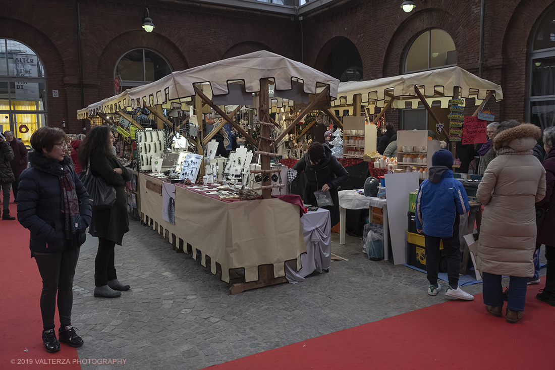 _DSF8370.jpg - 08/12/2019. Torino. La cittÃ  si prepara per la grande celebrazione di fine anno. Nella foto mercatino di Natale al cortile del Maglio.