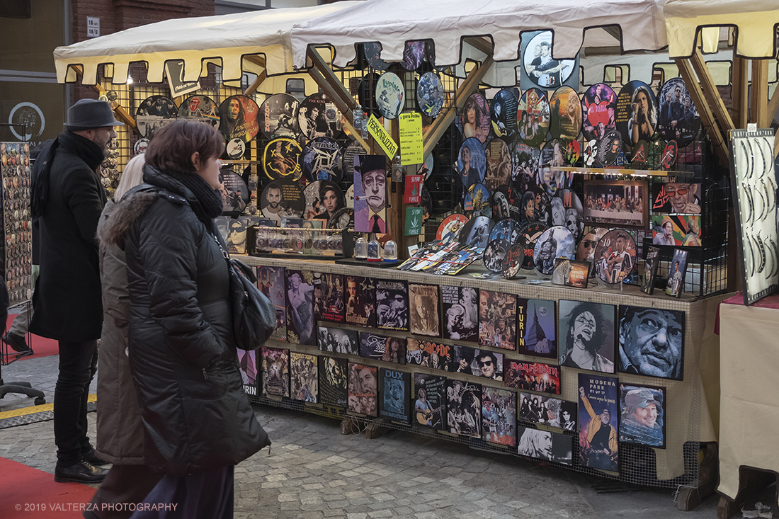 _DSF8372.jpg - 08/12/2019. Torino. La cittÃ  si prepara per la grande celebrazione di fine anno. Nella foto mercatino di Natale al cortile del Maglio.