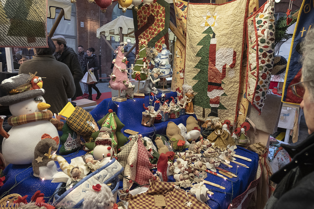 _DSF8398.jpg - 08/12/2019. Torino. La cittÃ  si prepara per la grande celebrazione di fine anno. Nella foto mercatino di Natale al cortile del Maglio.