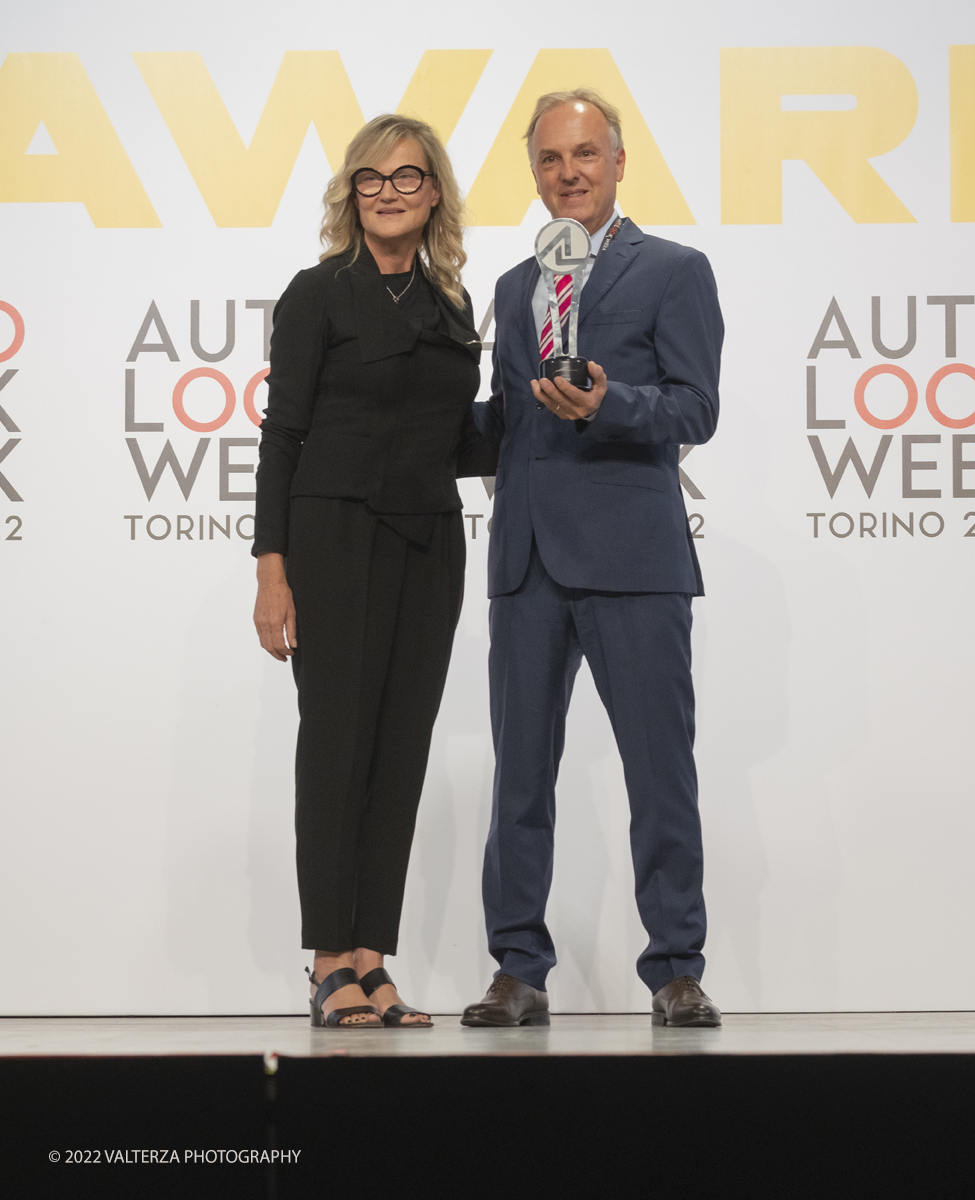 DSCF4514.jpg - 07/09/2022. Il gotha del motorsport a Torino per gli Autolook Awards nella foto Total Look Autolook Award Toyota  ritira Alain Dujardin Head of TGR & Motorsports special Projects consegna il premio Monica Mailander Macaluso