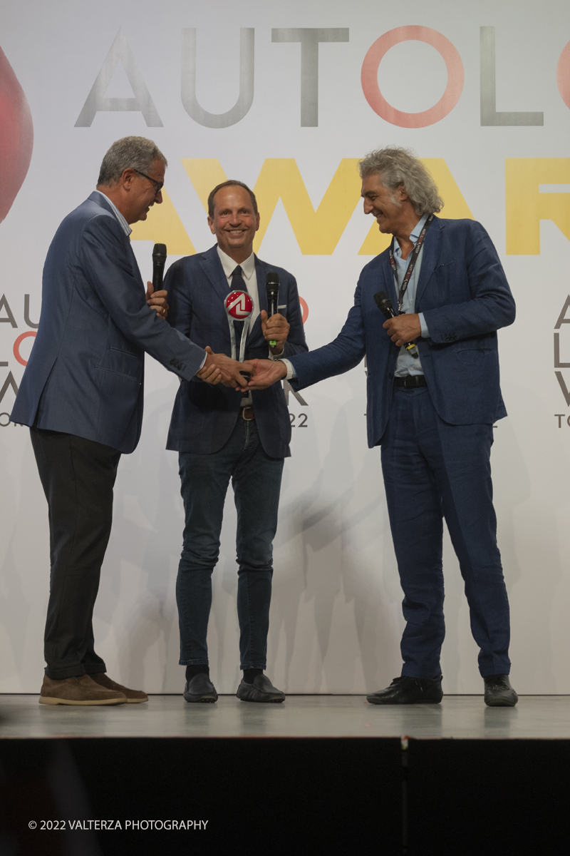 DSCF4588.jpg - 07/09/2022. Il gotha del motorsport a Torino per gli Autolook Awards nella foto Communication Award Autolook Alfa Romeo ritira Francesco Calcara e Cristiano Fiorio consegna il premio Benedetto Camerana