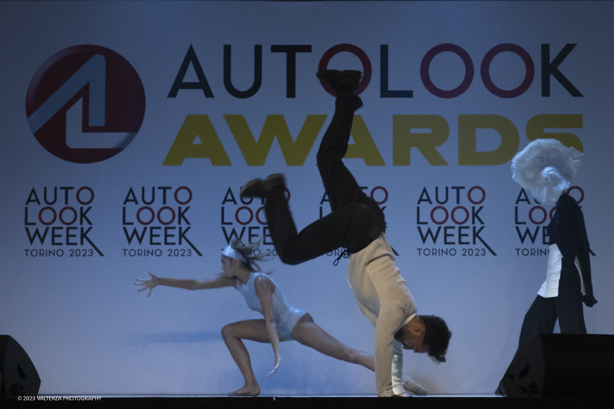 _DSF3570.jpg - 04/09/20223. Torino. Si sono tenuti presso le OGR gli Autolook Awards, le premiazioni dedicate al mondo del motorsport. Nella foto balletto ToBeEvents di apertura dell'evento