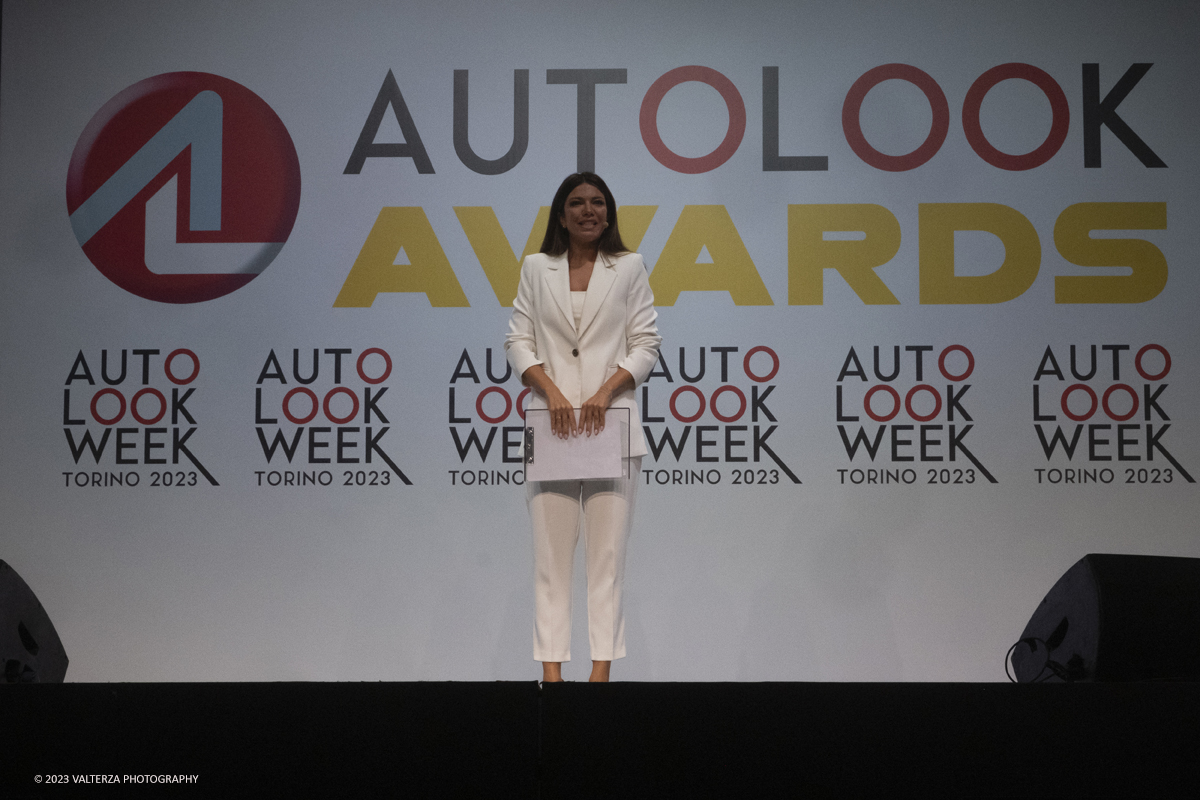 _DSF3589.jpg - 04/09/20223. Torino. Si sono tenuti presso le OGR gli Autolook Awards, le premiazioni dedicate al mondo del motorsport. Nella foto Federica Masolin, giornalista Sky e conduttrice della premiazione introduce il pubblico alla seconda edizione di Autolook Awards Torino.