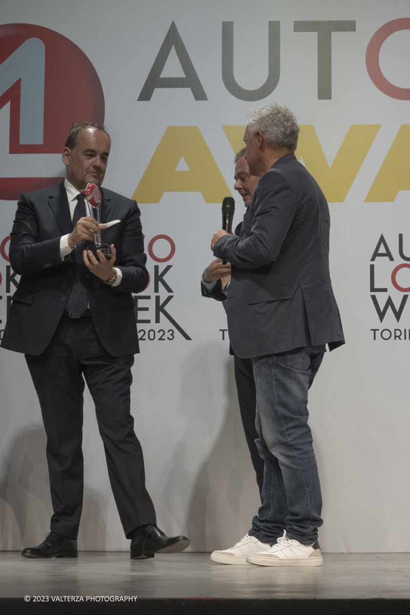 _DSF4169.jpg - 04/09/20223. Torino. Si sono tenuti presso le OGR gli Autolook Awards, le premiazioni dedicate al mondo del motorsport. Nella foto Paolo D'Alessio consegna il premio a Roberto Piccinini Ag. Actualfoto