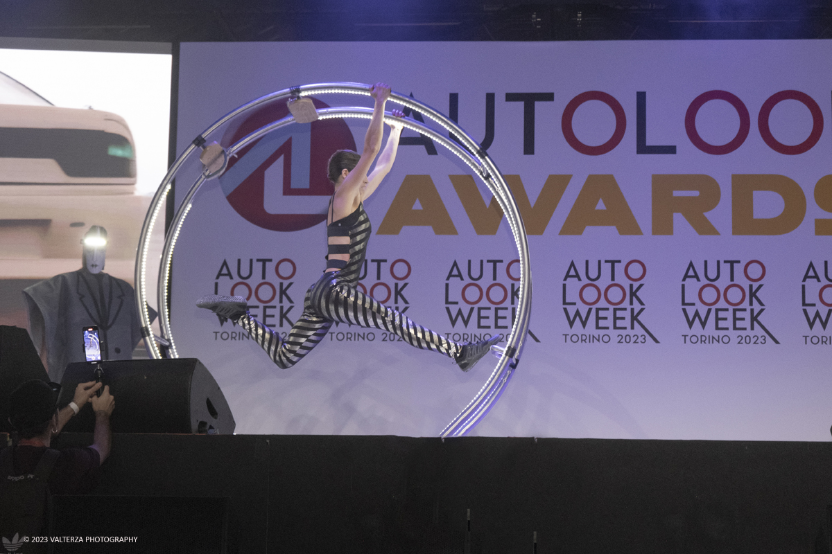 _DSF4246.jpg - 04/09/20223. Torino. Si sono tenuti presso le OGR gli Autolook Awards, le premiazioni dedicate al mondo del motorsport. Nella foto chiusura dell'evento con un balletto finale ddi ToBeEvents