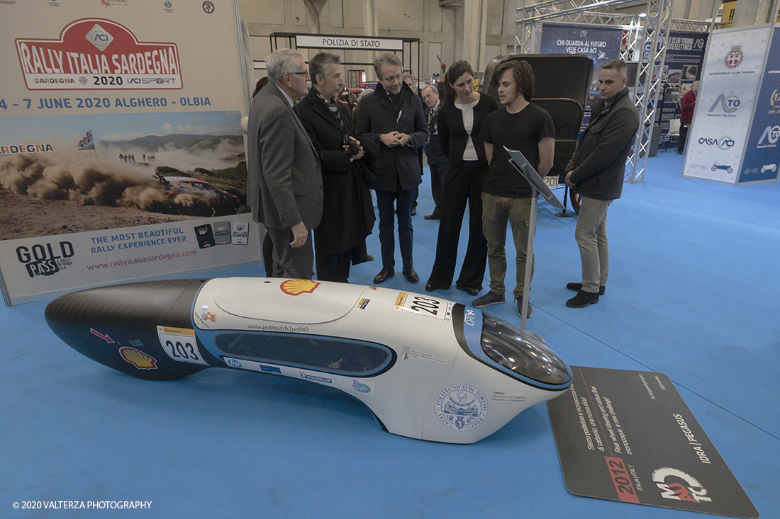 _DSF2299.jpg - 202/02/2020. Torino Lingotto Fiere. Il grande evento per gli appassionati di motori si Ã¨ chiuso domenica 2 febbraio con oltre 73.000 visitatori accorsi al Lingotto Fiere e allâ€™Oval di Torino, che nei quattro giorni hanno ospitato piÃ¹ di 1.200 espositori e circa 3.300 vetture tra instant-classic Anni â€™90, lussuose berline tedesche, affascinanti spider due posti, inarrestabili 4x4 e ancora, leggerissime moto da trial spagnole, iconiche Delta con livrea Martini Racing e sfrontate vetture da rally. Nella foto la Sindaca Chiara Appendino in visita agli stand della mostra