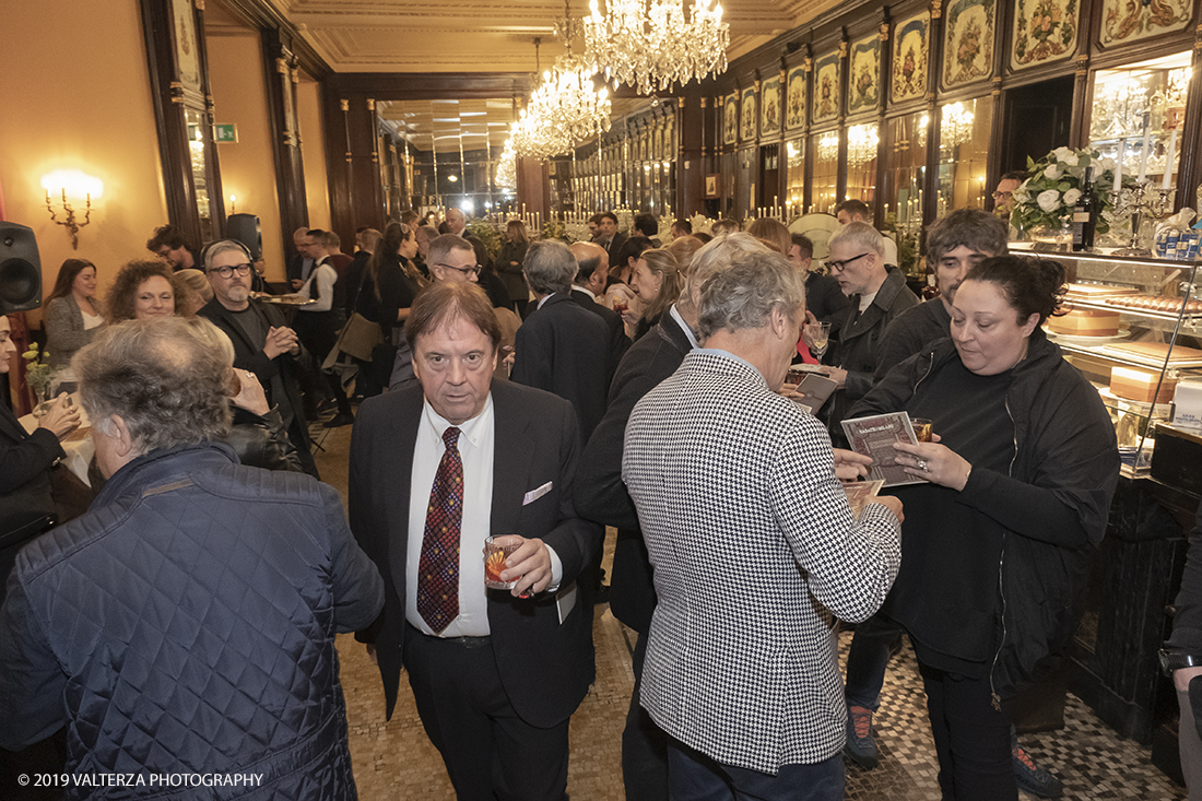 _DSF2780.jpg - 29/10/2019. Torino. Da oggi in libreria â€œUna grande storia del gusto a Torinoâ€� edito da Rizzoli. Un omaggio a Torino, alla grande tradizione di eccellenza cioccolatiera e dolciaria dell'azienda e del fermento culturale di cui Ã¨ sempre stato testimone il CaffÃ¨ Baratti & Milano di Piazza Castello e della Galleria Subalpina! Nella foto un momento della festa.