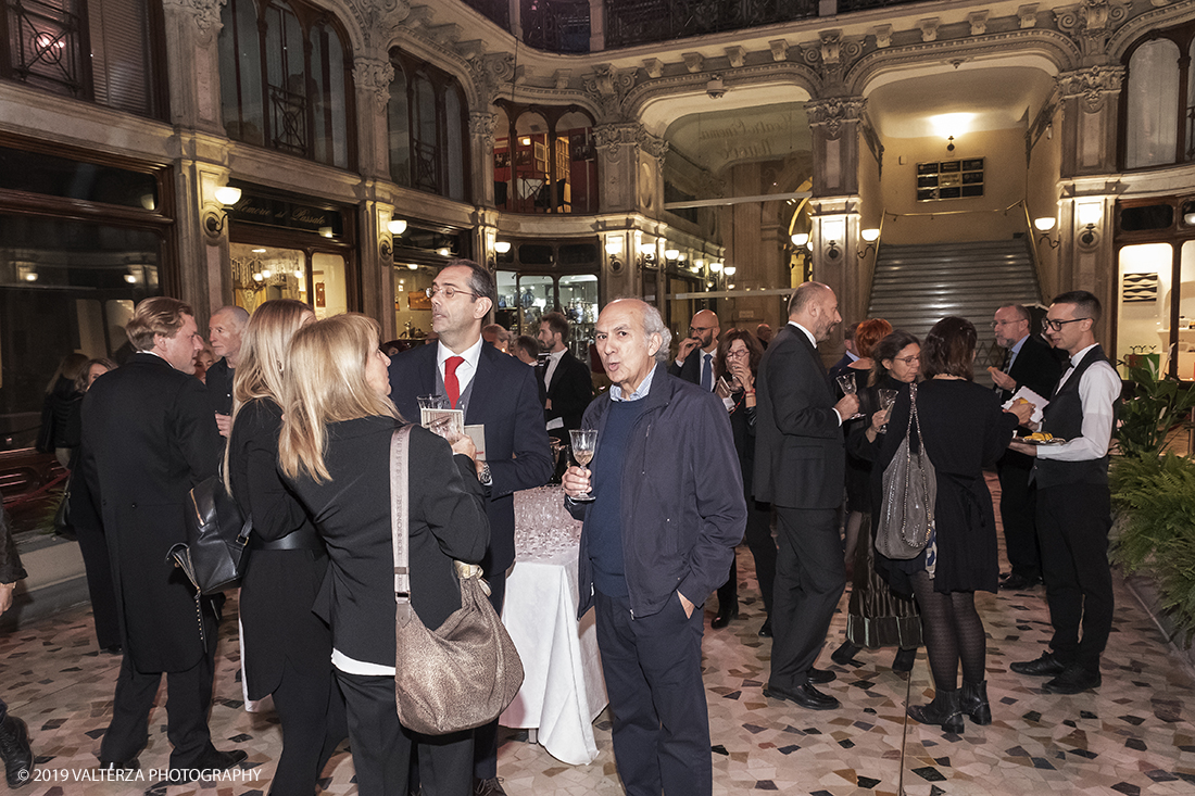 _DSF2839.jpg - 29/10/2019. Torino. Da oggi in libreria â€œUna grande storia del gusto a Torinoâ€� edito da Rizzoli. Un omaggio a Torino, alla grande tradizione di eccellenza cioccolatiera e dolciaria dell'azienda e del fermento culturale di cui Ã¨ sempre stato testimone il CaffÃ¨ Baratti & Milano di Piazza Castello e della Galleria Subalpina! Nella foto un momento della festa.