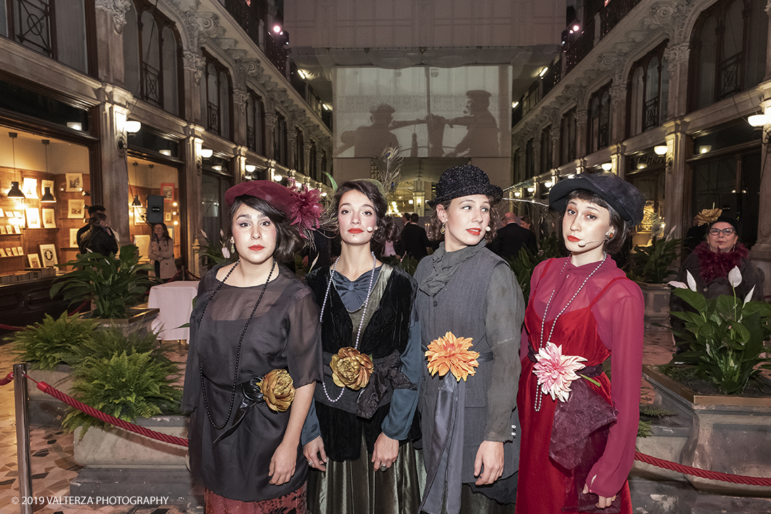 _DSF2853.jpg - 29/10/2019. Torino. Da oggi in libreria â€œUna grande storia del gusto a Torinoâ€� edito da Rizzoli. Un omaggio a Torino, alla grande tradizione di eccellenza cioccolatiera e dolciaria dell'azienda e del fermento culturale di cui Ã¨ sempre stato testimone il CaffÃ¨ Baratti & Milano di Piazza Castello e della Galleria Subalpina! Nella foto un momento della festa.