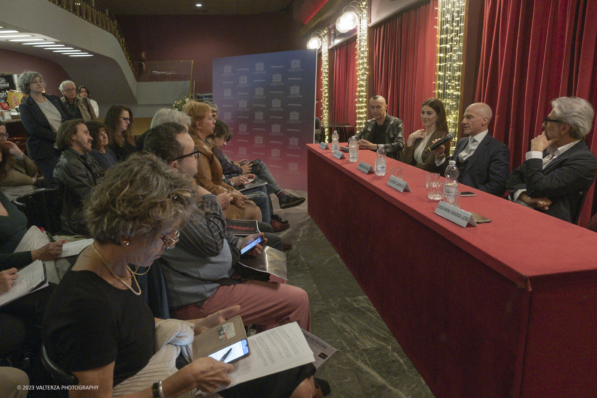 _DSF3454.jpg - 03/05/2923. Torino. La nuova direzione del Teatro Alfieri ha scelto di partire con il botto per presentare la nuova stagione, e lo fÃ  con il cast Arturo Brachetti e Diana del Bufalo. Nella foto un momento della conferenza stampa.