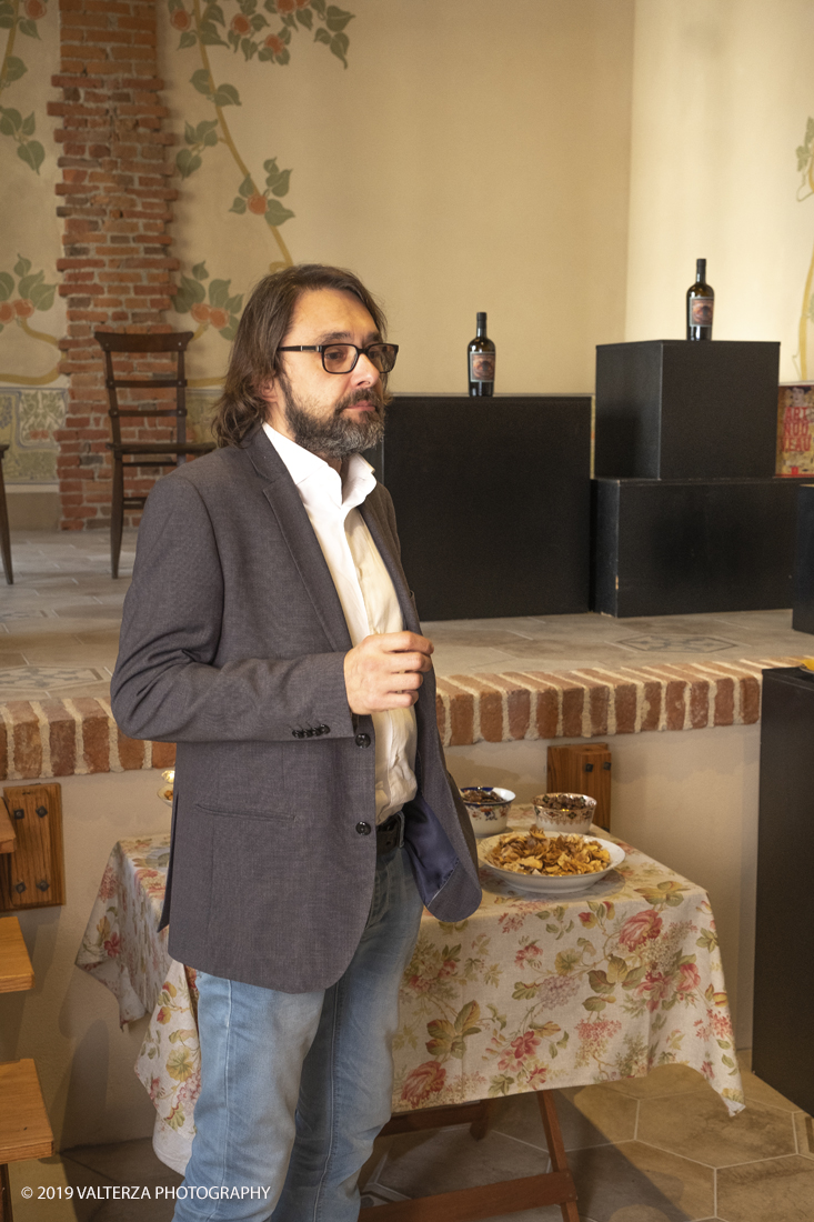 _DSF3425.jpg - 04/11/2019. Romano Canavese. Le cantine Gnavi presentano, nel fascinoso ristorante Liberty Le Jardin Fleuri,il nuovo Vermouth creato con base di Vino Erbaluce di Caluso il nuovo Vermouth "" Don Guglielmo" Nella foto un momento della presentazione del nuovo vermouth "Don Gugliemo" l'interveto di Federico Ricatto coautore della creazione del nuovo prodotto.