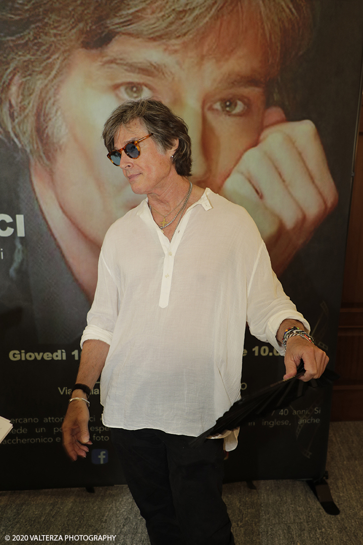 _G3I3457.jpg - 16/07/2020. Torino. Tutti in coda, dalle 10 del mattino davanti a Palazzo Saluzzo Paesana, per il casting del nuovo film diretto da Ronn Moss . Un film che si intitola Â«Viaggio a sorpresaÂ» e che verrÃ  girato da settembre in Puglia. Il casting Ã¨ organizzato dalla torinese CDH Cinema District Hub di Mirella Rocca e Domenico Barbano. Nella foto Ronn Moss