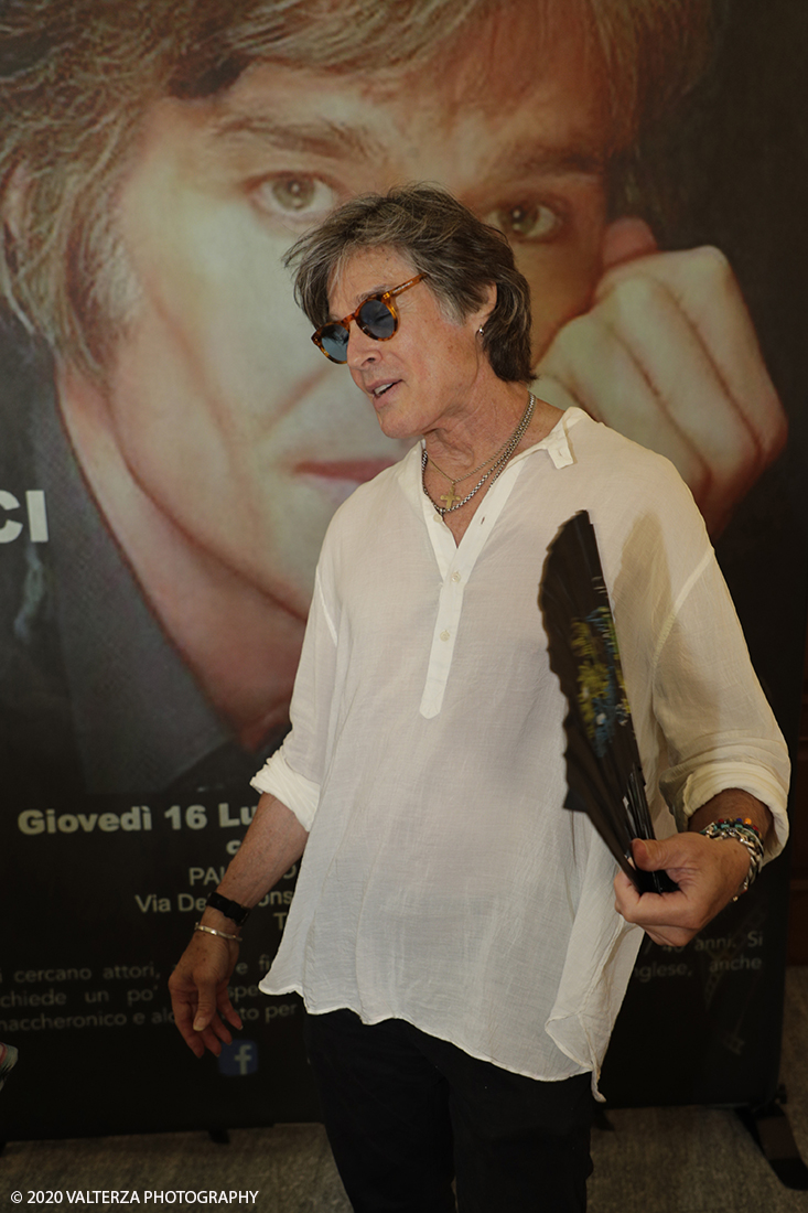 _G3I3461.jpg - 16/07/2020. Torino. Tutti in coda, dalle 10 del mattino davanti a Palazzo Saluzzo Paesana, per il casting del nuovo film diretto da Ronn Moss . Un film che si intitola Â«Viaggio a sorpresaÂ» e che verrÃ  girato da settembre in Puglia. Il casting Ã¨ organizzato dalla torinese CDH Cinema District Hub di Mirella Rocca e Domenico Barbano. Nella foto Ronn Moss