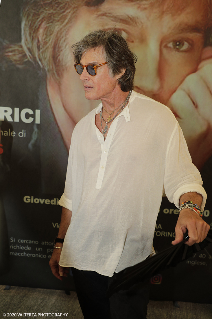 _G3I3480.jpg - 16/07/2020. Torino. Tutti in coda, dalle 10 del mattino davanti a Palazzo Saluzzo Paesana, per il casting del nuovo film diretto da Ronn Moss . Un film che si intitola Â«Viaggio a sorpresaÂ» e che verrÃ  girato da settembre in Puglia. Il casting Ã¨ organizzato dalla torinese CDH Cinema District Hub di Mirella Rocca e Domenico Barbano. Nella foto Ronn Moss