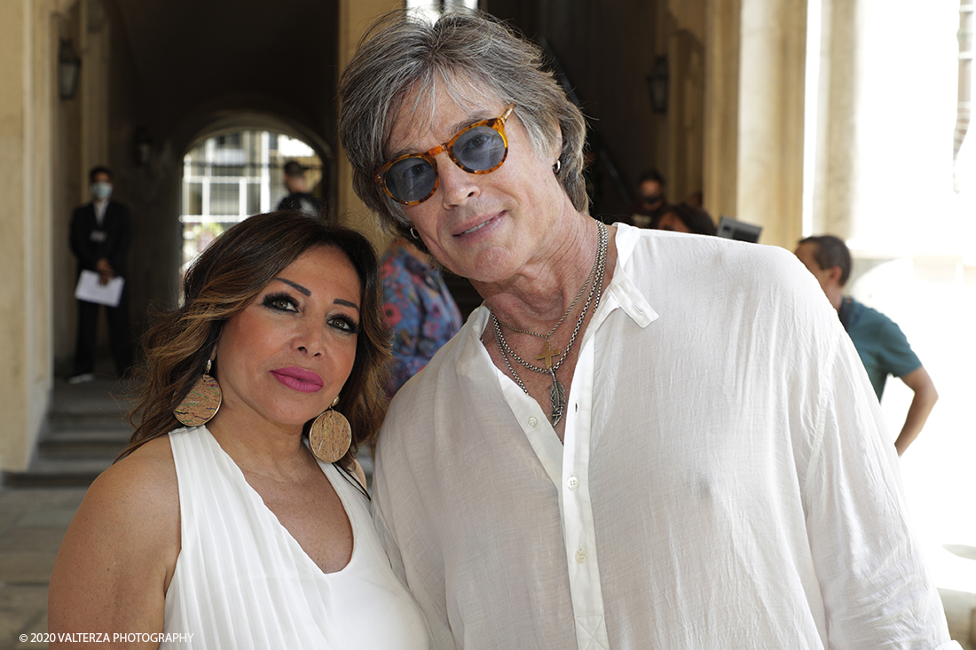 _G3I3740.jpg - 16/07/2020. Torino. Tutti in coda, dalle 10 del mattino davanti a Palazzo Saluzzo Paesana, per il casting del nuovo film diretto da Ronn Moss . Un film che si intitola Â«Viaggio a sorpresaÂ» e che verrÃ  girato da settembre in Puglia. Il casting Ã¨ organizzato dalla torinese CDH Cinema District Hub di Mirella Rocca e Domenico Barbano. Nella foto Mirella Rocca organizzatrice del Casting con Ronn Moss