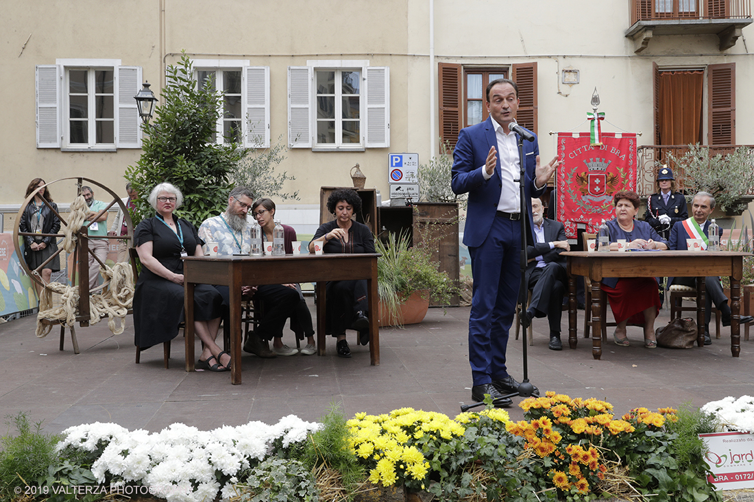 _G3I4994.jpg - 20/09/2019. Bra. Inaugurazione di Cheese 2019 con la presenza della ministra dell'agricoltura Teresa Bellanova.. Nella foto l'intervento del presidente della regione Alberto Cirio