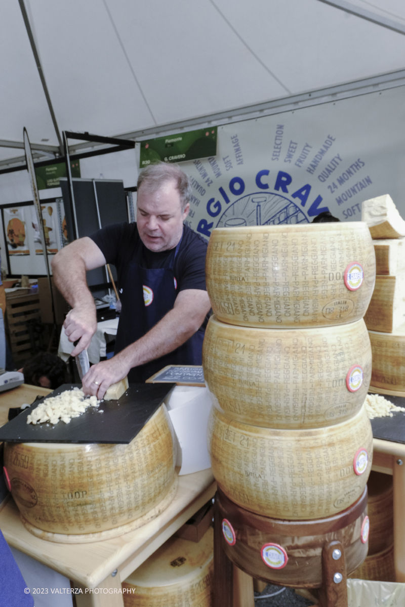 _DSF5585.jpg - 17/09/2023. Bra (CN). I formaggi piemontesi a Cheese 2023. Nella foto parmigiano reggiano di montagna, produzione Giorgio Cravero