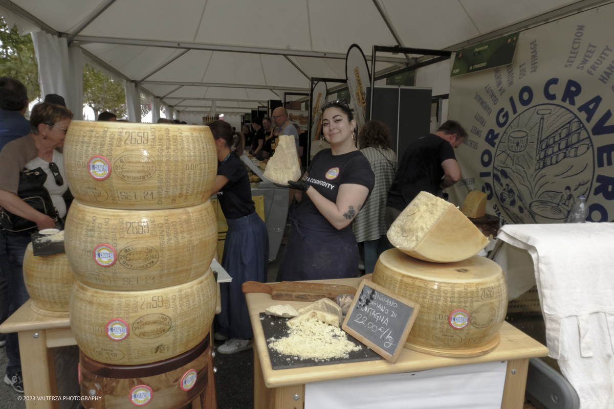 _DSF6008.jpg - 17/09/2023. Bra (CN). I formaggi piemontesi a Cheese 2023. Nella foto parmigiano reggiano di montagna, produzione Giorgio Cravero